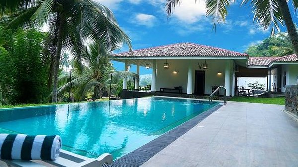 Quels sont les avantages et les inconvénients d'acheter une maison avec piscine à Lille ?