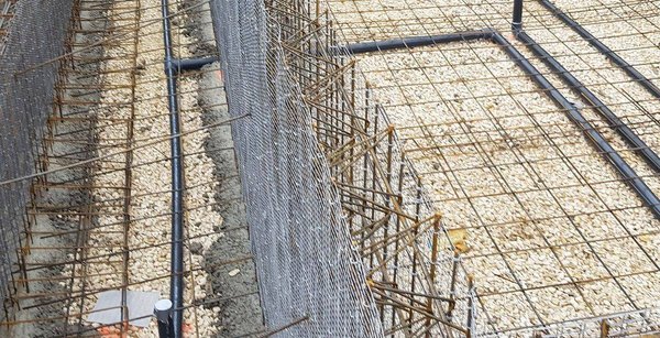 Quelles sont les règles pour construire une maison avec une piscine ?